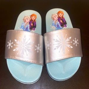 Frozen sandals size 9/10